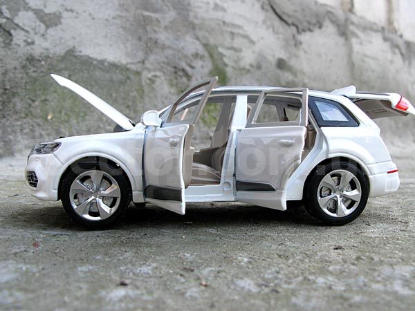 Audi Q7 Модель автомобиля 1:24 Белый