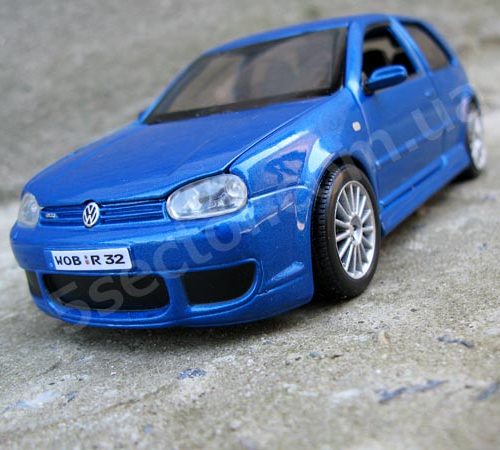 Volkswagen Golf IV R32 2006 Модель 1:24 Синий