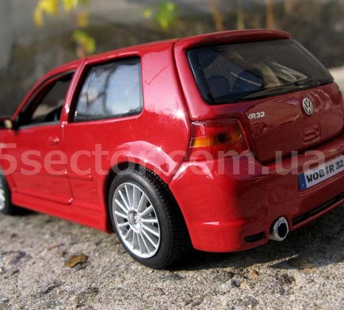 Volkswagen Golf IV R32 2006 Модель автомобиля 1:24