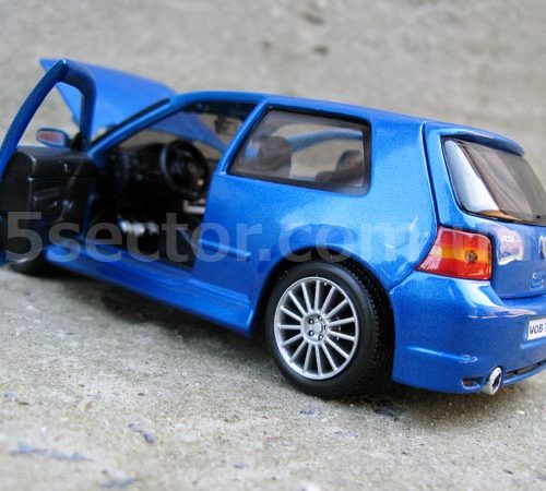 Volkswagen Golf IV R32 2006 Модель 1:24 Синий