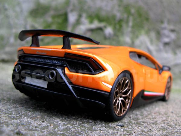 Lamborghini Huracan Performante Коллекционная модель 1:24