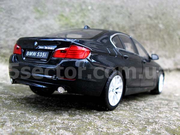 BMW 535i (F10) Коллекционная модель автомобиля 1:24