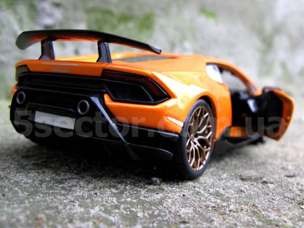 Lamborghini Huracan Performante Коллекционная модель 1:24