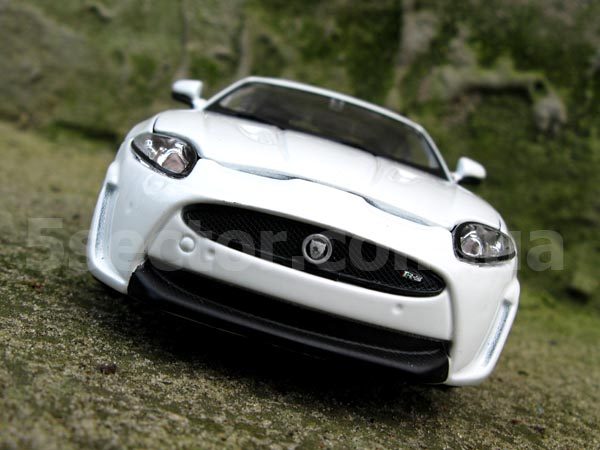 Jaguar XKR-S Коллекционная модель автомобиля 1:24