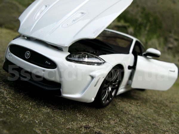 Jaguar XKR-S Коллекционная модель автомобиля 1:24