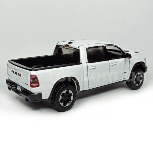 Dodge RAM 1500 Crew Cab Rebel 2019 Модель 1:24 Белый