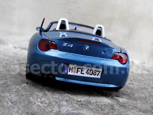 BMW Z4 (E85) 2003 Модель автомобиля 1:24