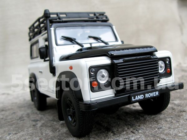 Land Rover Defender с багажником Модель 1:24 Белый