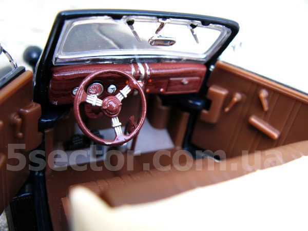 Ford Deluxe Convertible 1936 Модель автомобиля 1:24