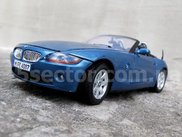 BMW Z4 (E85) 2003 Модель автомобиля 1:24