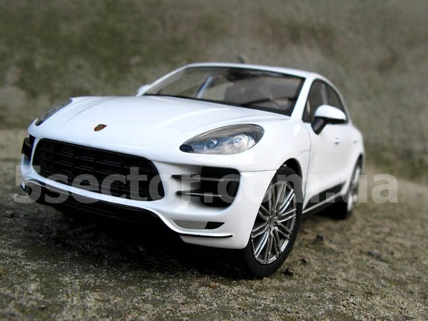 Porsche Macan Turbo Модель 1:24 Белый