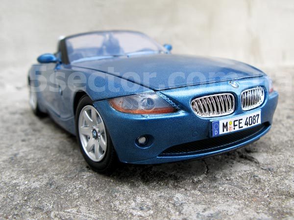 BMW Z4 (E85) 2003 Модель автомобиля 1:24