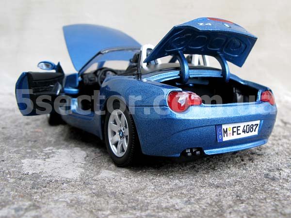 BMW Z4 (E85) 2003 Модель автомобиля 1:24