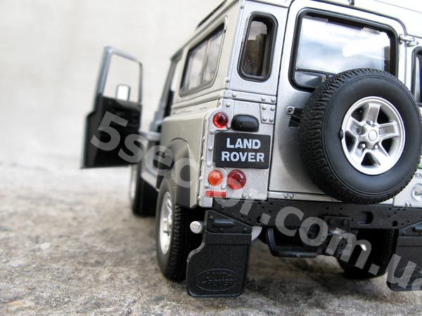 Land Rover Defender Модель автомобиля 1:24