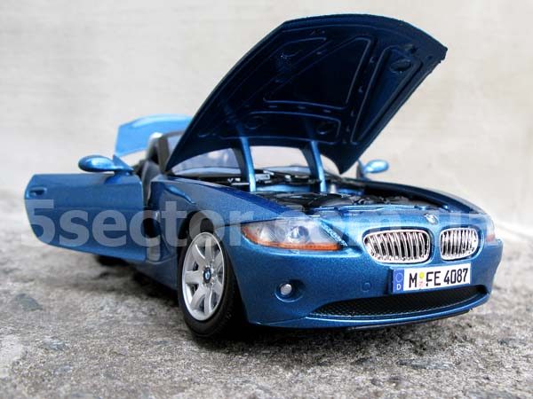 BMW Z4 (E85) 2003 Модель автомобиля 1:24
