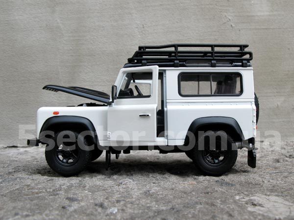 Land Rover Defender с багажником Модель 1:24 Белый