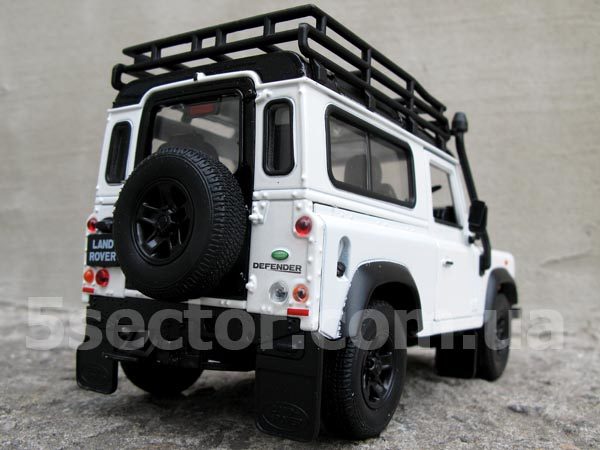 Land Rover Defender с багажником Модель 1:24 Белый