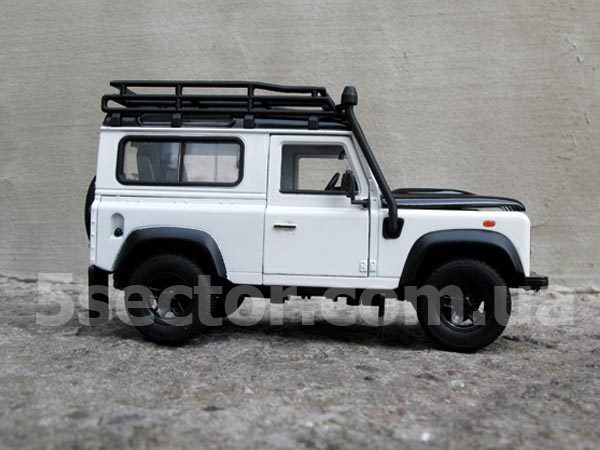 Land Rover Defender с багажником Модель 1:24 Белый