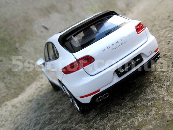 Porsche Macan Turbo Модель 1:24 Белый