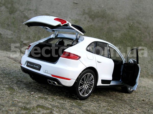 Porsche Macan Turbo Модель 1:24 Белый