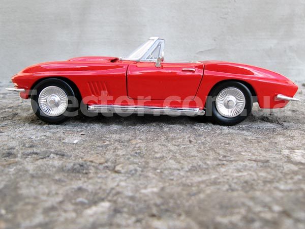 1967 Chevrolet Corvette Stingray Convertible (C2) 1:24 Красный