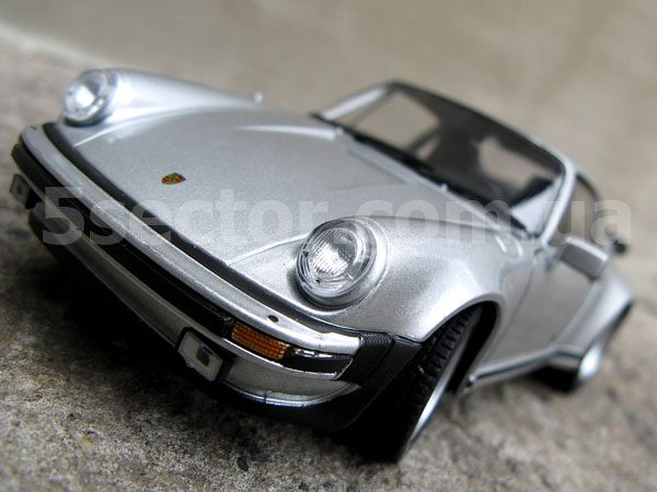 Porsche 911 Turbo 3.0 1974 Модель автомобиля 1:24