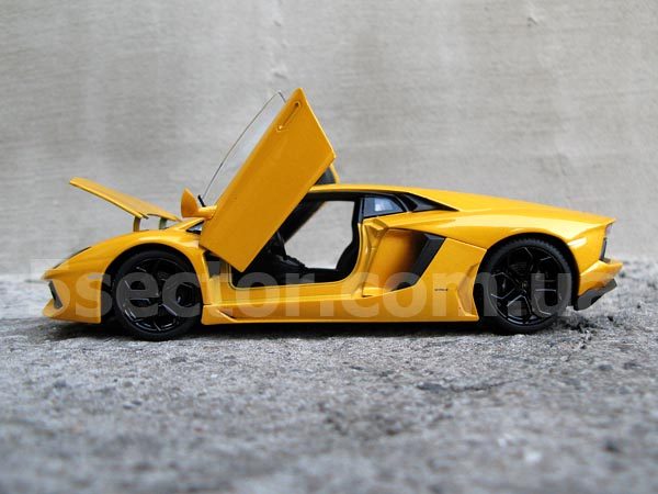 Lamborghini Aventador LP 700-4 Модель 1:24 Желтый