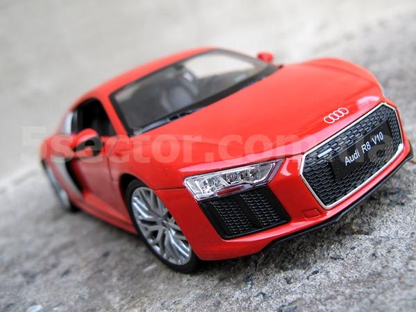 Audi R8 V10 Коллекционная модель автомобиля 1:24