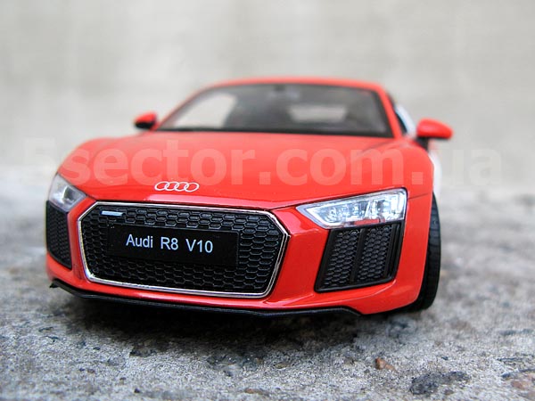 Audi R8 V10 Коллекционная модель автомобиля 1:24