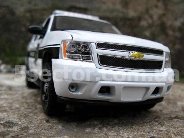 Chevrolet Tahoe Police Vehicles 2008 Модель 1:24 Белый