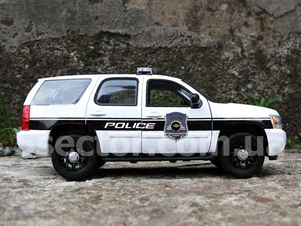 Chevrolet Tahoe Police Vehicles 2008 Модель 1:24 Белый