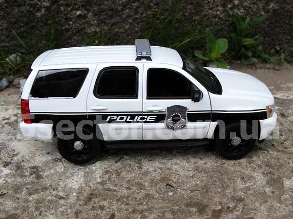 Chevrolet Tahoe Police Vehicles 2008 Модель 1:24 Белый