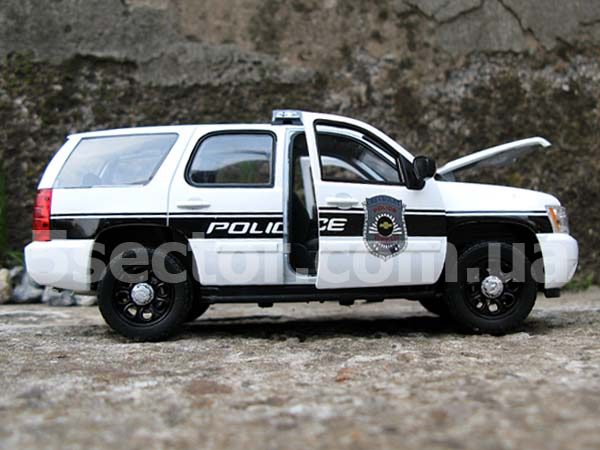 Chevrolet Tahoe Police Vehicles 2008 Модель 1:24 Белый