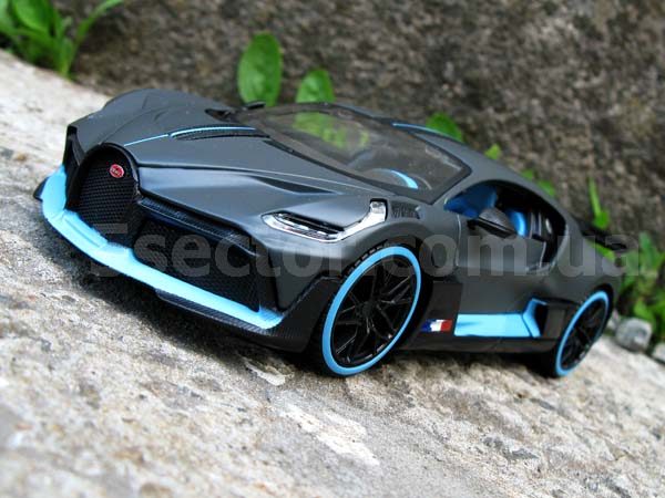 Bugatti Divo Коллекционная модель автомобиля 1:24