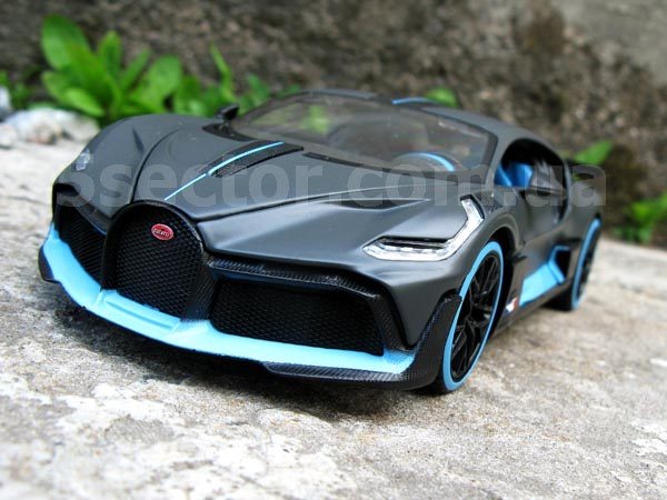 Bugatti Divo Коллекционная модель автомобиля 1:24