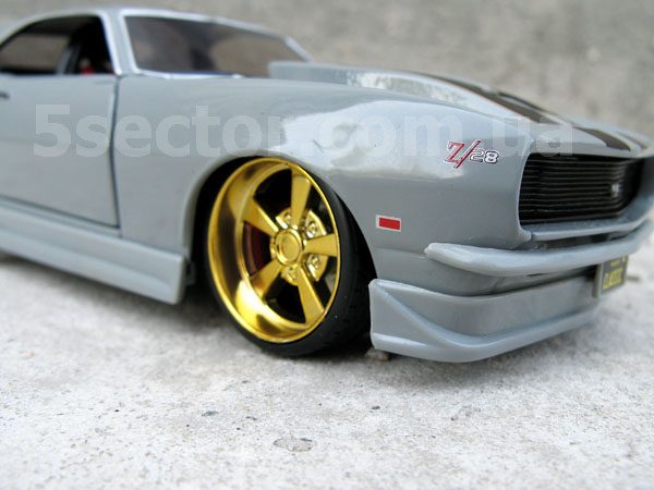 Chevrolet Camaro Z/28 1968 Коллекционная модель 1:24