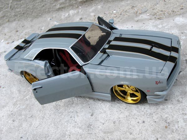 Chevrolet Camaro Z/28 1968 Коллекционная модель 1:24