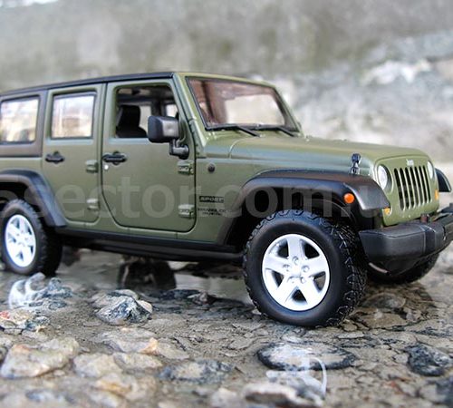 Jeep Wrangler Limited 2015 Коллекционная модель 1:24