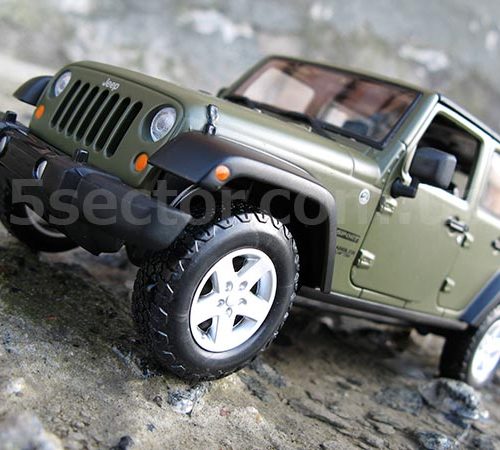 Jeep Wrangler Limited 2015 Коллекционная модель 1:24