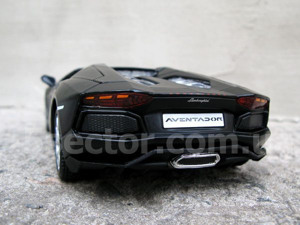 Lamborghini Aventador LP700-4 Roadster Коллекционная модель 1:24