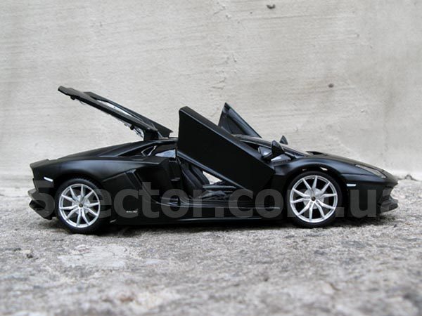 Lamborghini Aventador LP700-4 Roadster Коллекционная модель 1:24