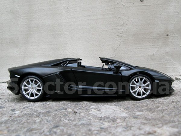 Lamborghini Aventador LP700-4 Roadster Коллекционная модель 1:24