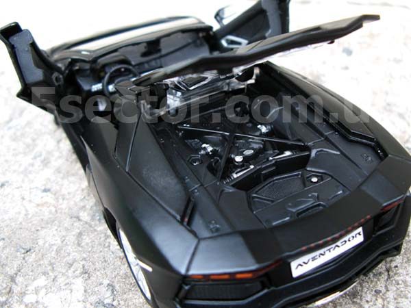 Lamborghini Aventador LP700-4 Roadster Коллекционная модель 1:24