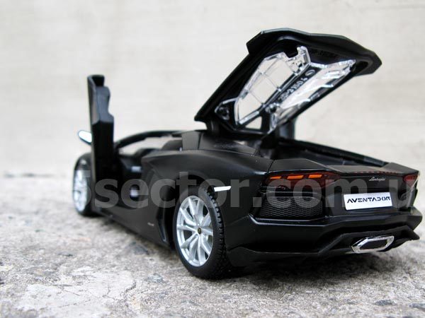 Lamborghini Aventador LP700-4 Roadster Коллекционная модель 1:24