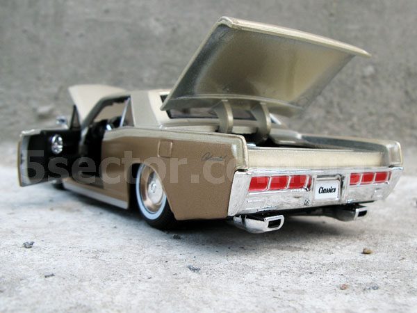 Lincoln Continental 1966 Коллекционная модель 1:24