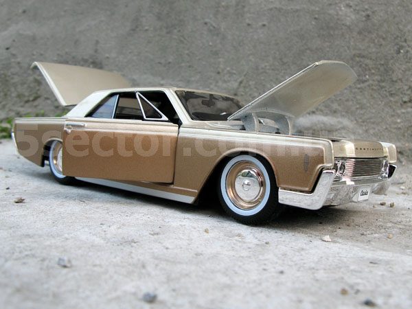 Lincoln Continental 1966 Коллекционная модель 1:24