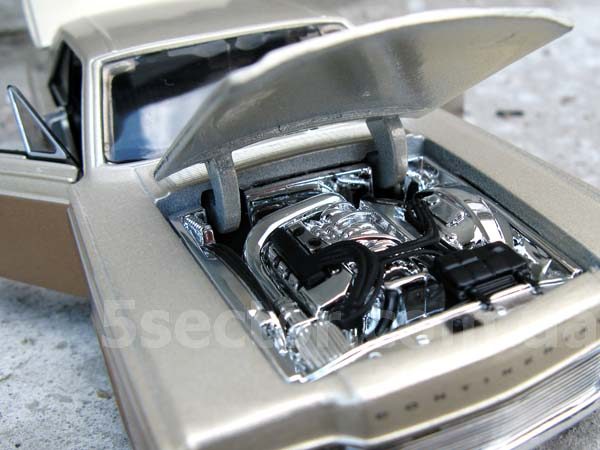 Lincoln Continental 1966 Коллекционная модель 1:24