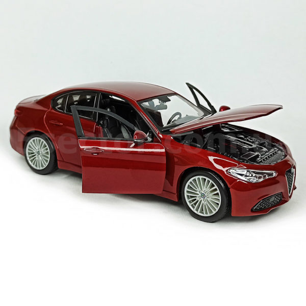 Alfa Romeo Giulia 2016 Коллекционная модель 1:24