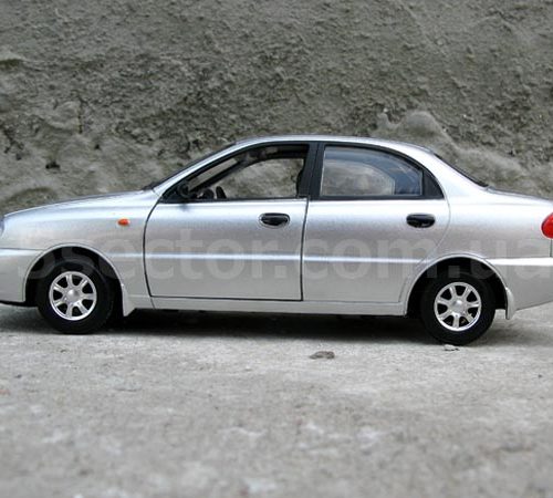 Daewoo Lanos Коллекционная модель автомобиля 1:24