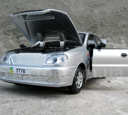 Daewoo Lanos Коллекционная модель автомобиля 1:24